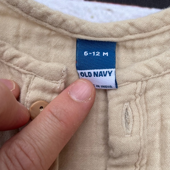 Sleeveless Henley one piece romper bundle lot size 6-12 months - Picture 8 of 9